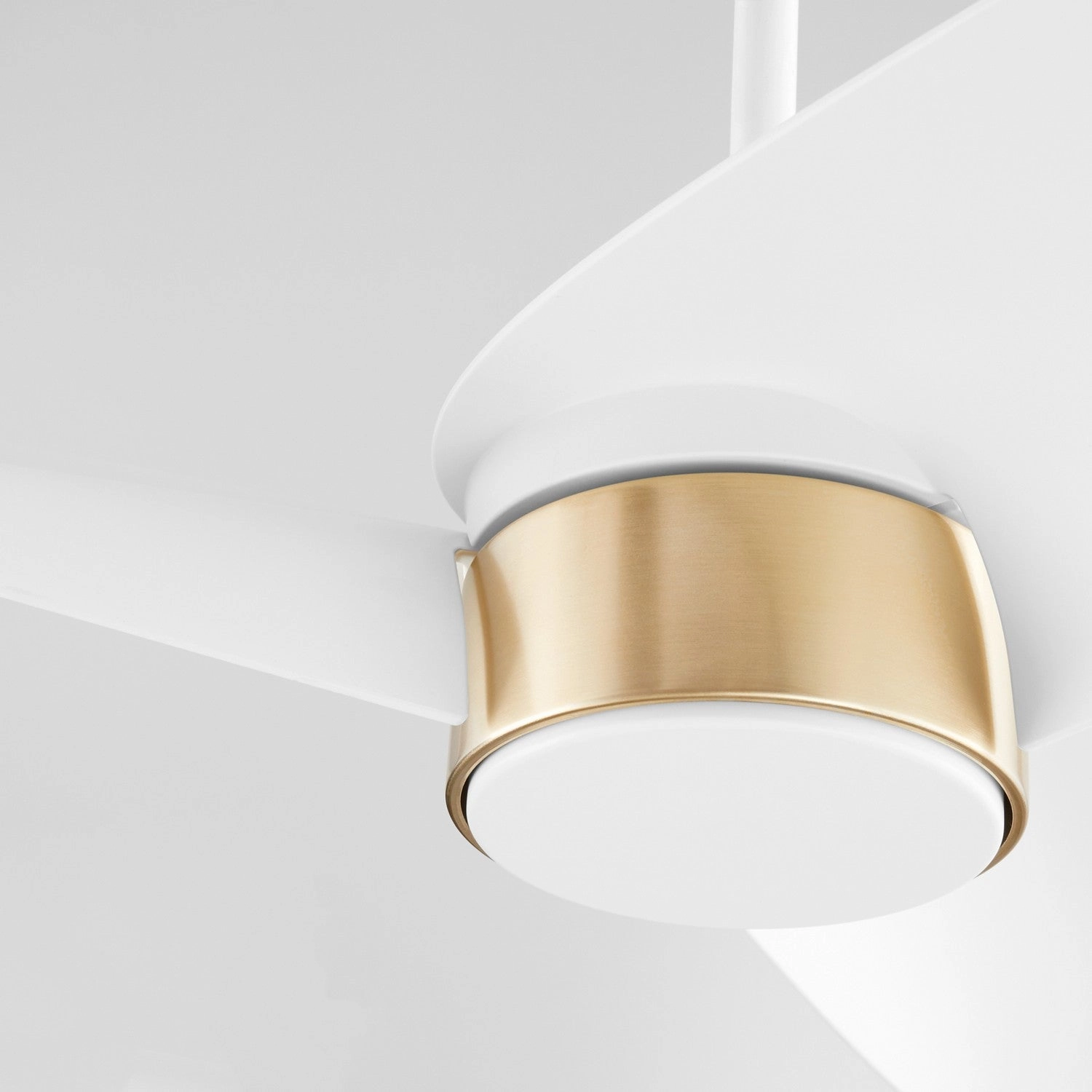 Brisa 60" Patio Fan Studio White w/ Aged Brass