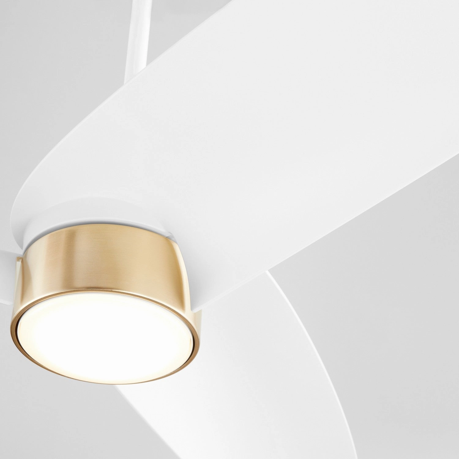 Brisa 60" Patio Fan Studio White w/ Aged Brass